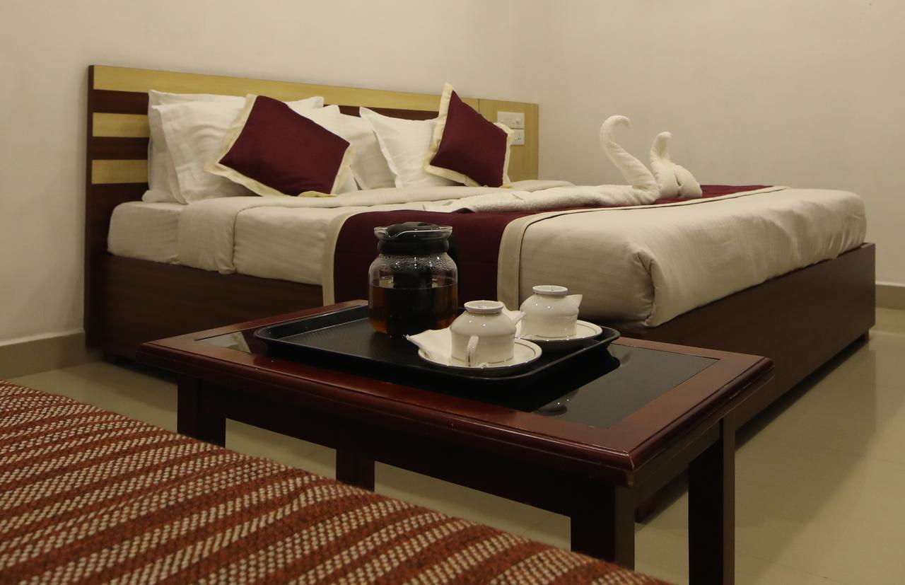 Oyo 18604 Puthens Capitol Inn Kochi Exteriér fotografie