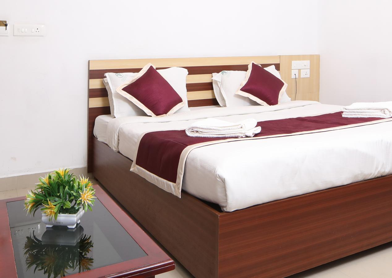 Oyo 18604 Puthens Capitol Inn Kochi Exteriér fotografie