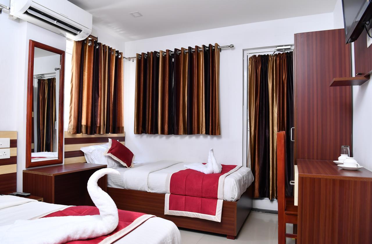 Oyo 18604 Puthens Capitol Inn Kochi Exteriér fotografie